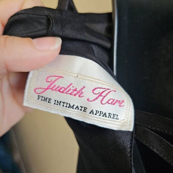 Vintage Judith Hart Embroidered Slip - Picture 7 of 8